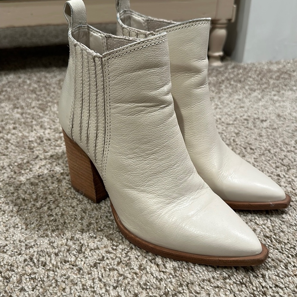 Vince Camuto VC-Gabeena bootie.